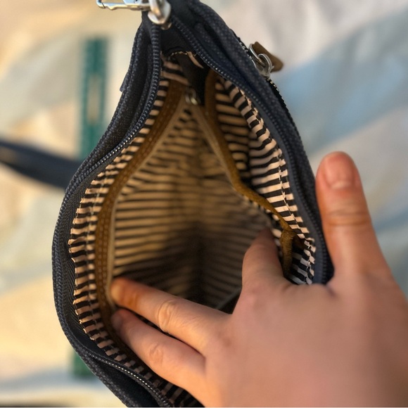 Travelon rfid  Blue and Brown Messenger Bag Stylish and Functional - Picture 4 of 6